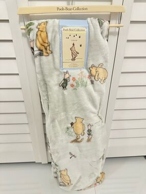 Winnie Pooh Bear Collection Plush Throw - Light Gray Winnie the Pooh